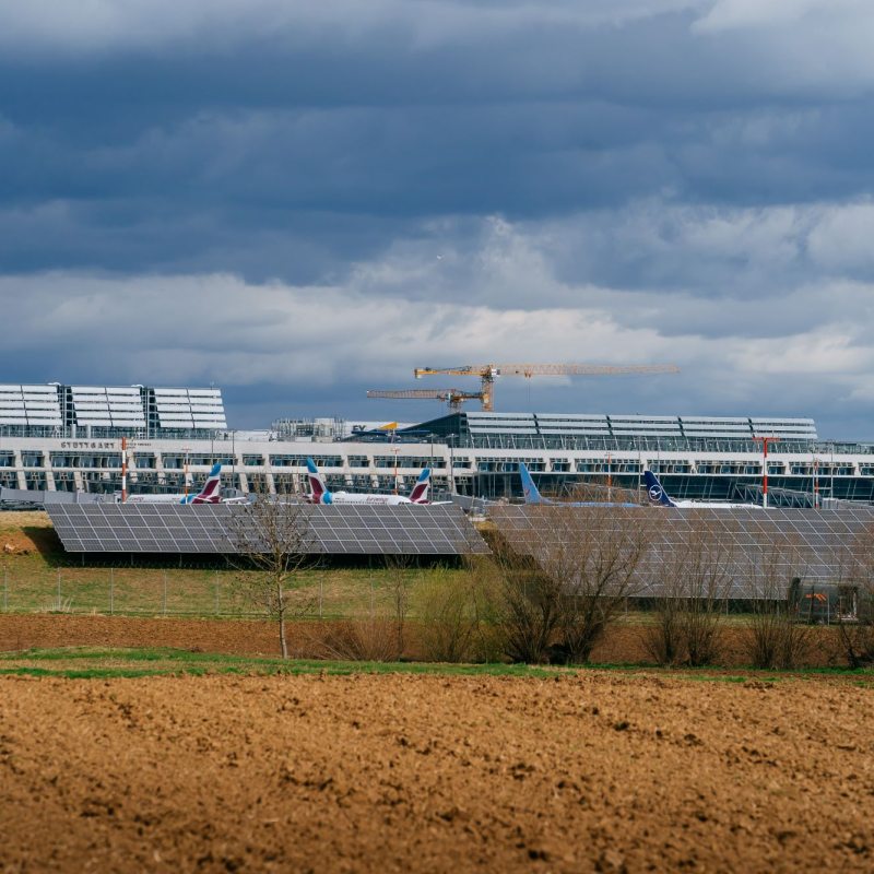 Der Flughafen Stuttgart setzt auf Photovoltaikanlagen